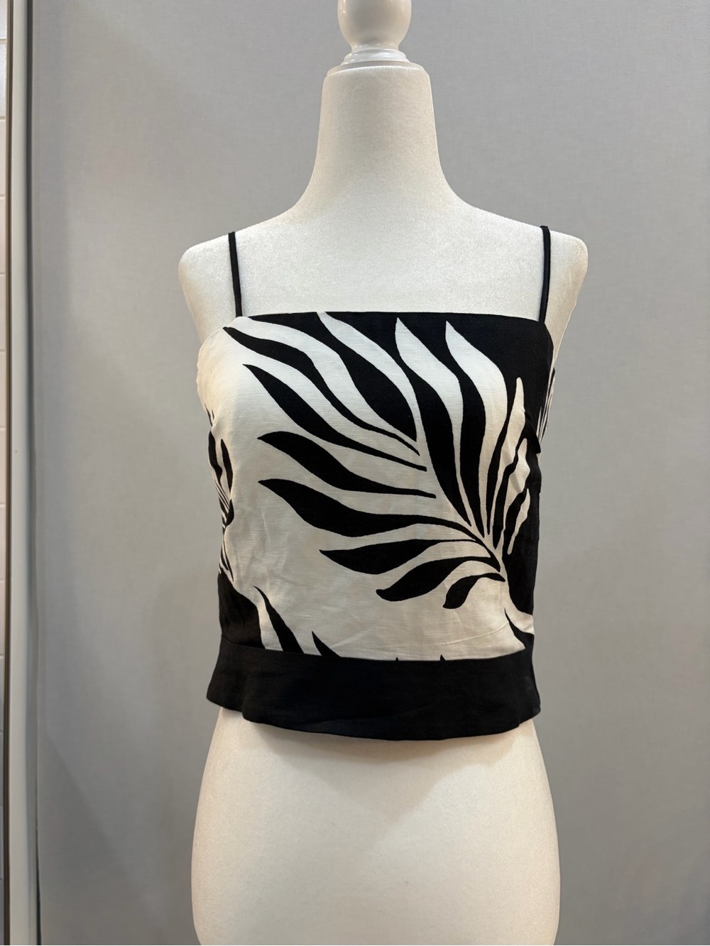 White House Black Market Black & White Botanical Crop top